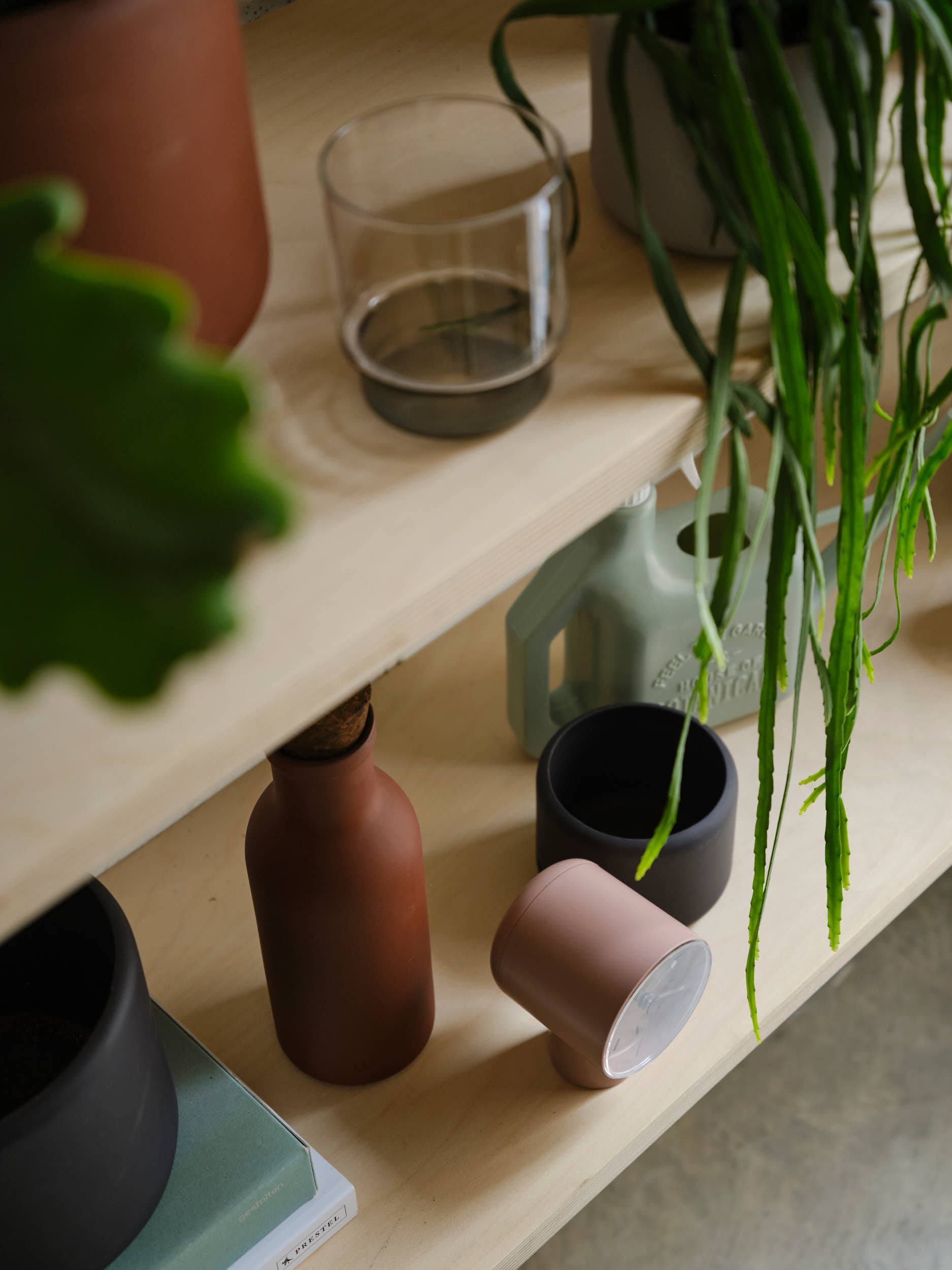 BOTANY porcelain plant pot MEDIUM: Graphite Black